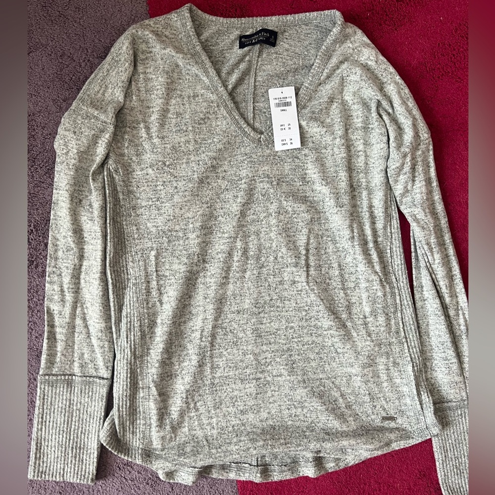 Abercrombie V-Neck Sweater Size Small